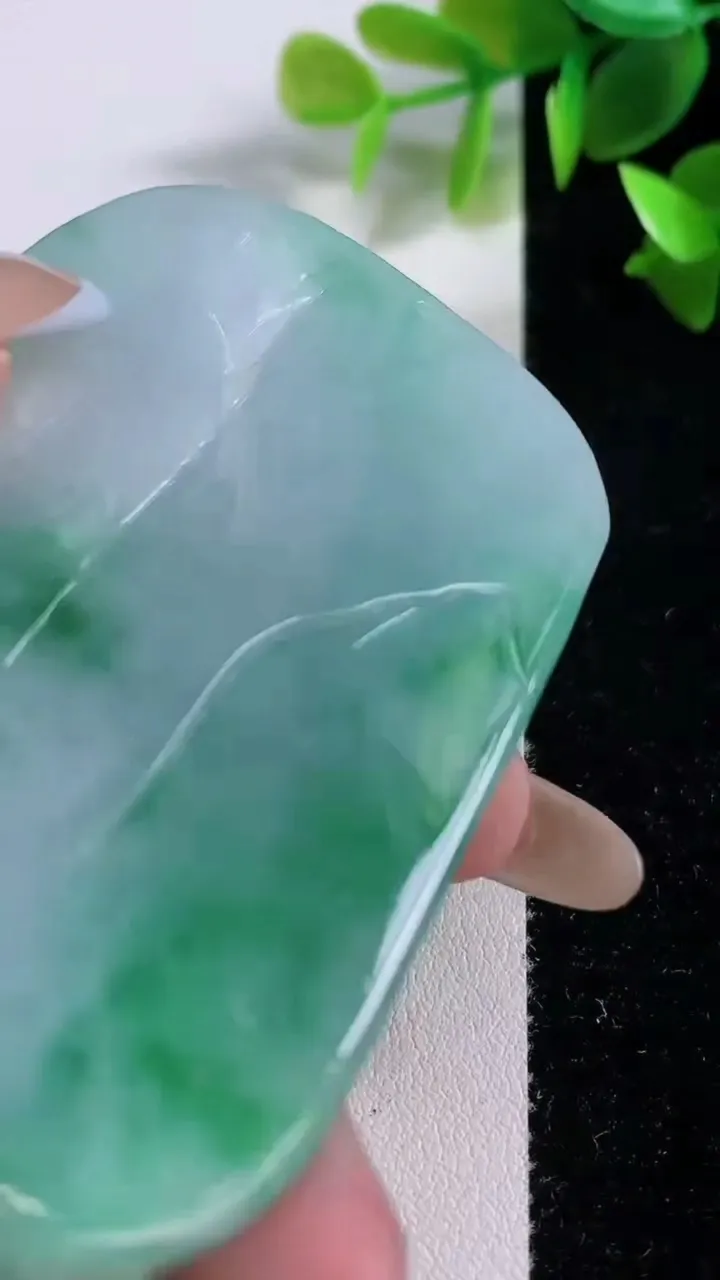 天然A货翡翠山水牌吊坠，尺寸70-45.6-13.5，重:96.33g
11月22日