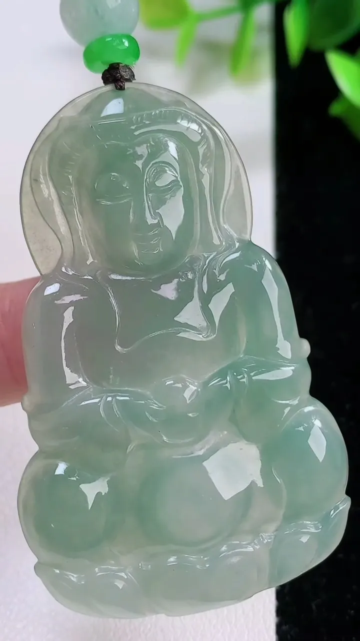 天然A货翡翠观音菩萨吊坠，尺寸55.6-35.2-5，重:15.71g
11月22日