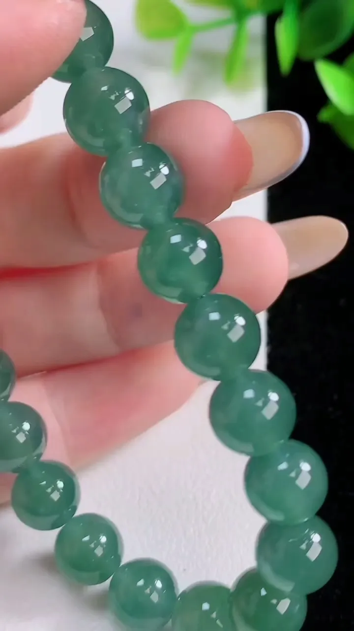 天然A货翡翠圆珠手串，尺寸8.8-21颗，重:24.38g11月22日
工厂直销收藏佳品,种好水足，色泽均匀，有种有色，上手高大气！