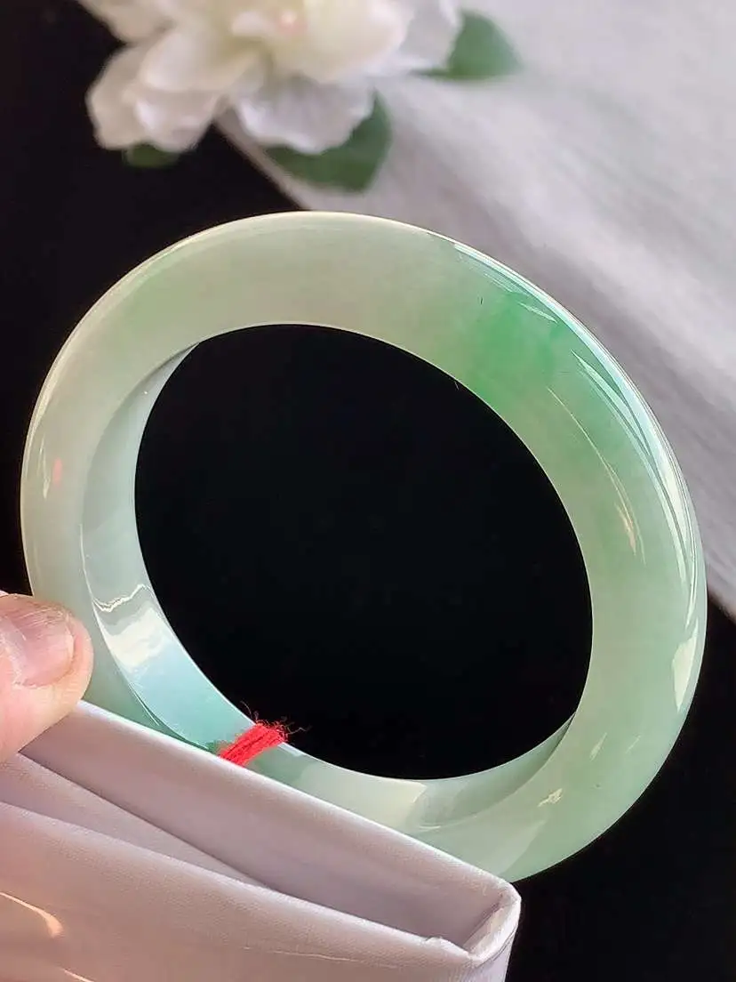 a货翡翠老坑冰种飘绿正装正圈手镯53-54圈口  尺寸53.6×12.2×9.2mm 1121