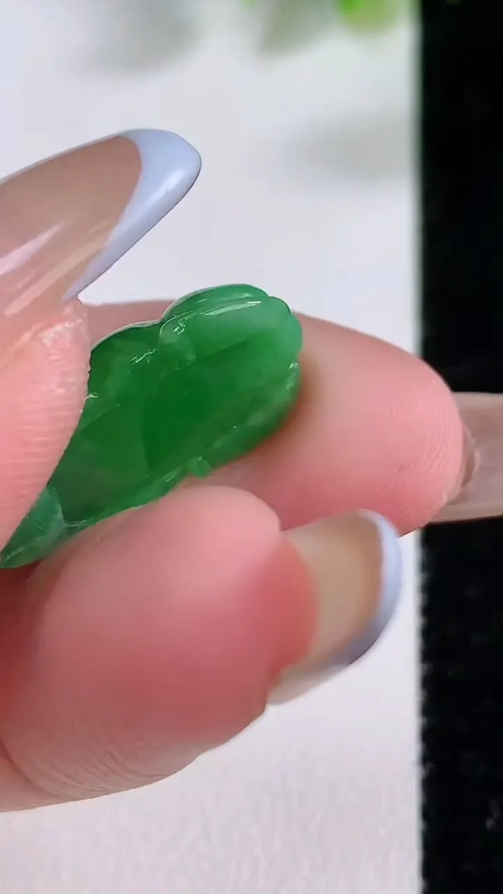 天然A货翡翠貔貅吊坠，尺寸22-12-7，重:3.30g
11月22日