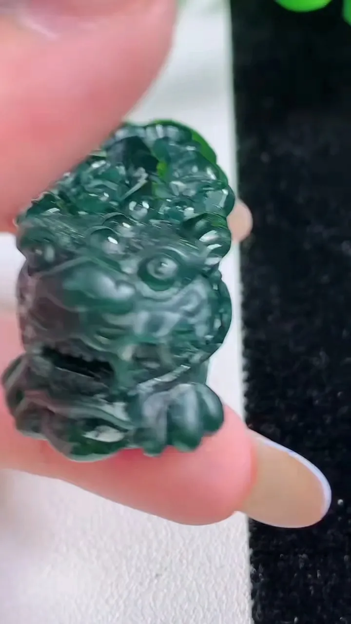 天然A货翡翠貔貅吊坠，尺寸45-23-20，重:47.40g
11月22日