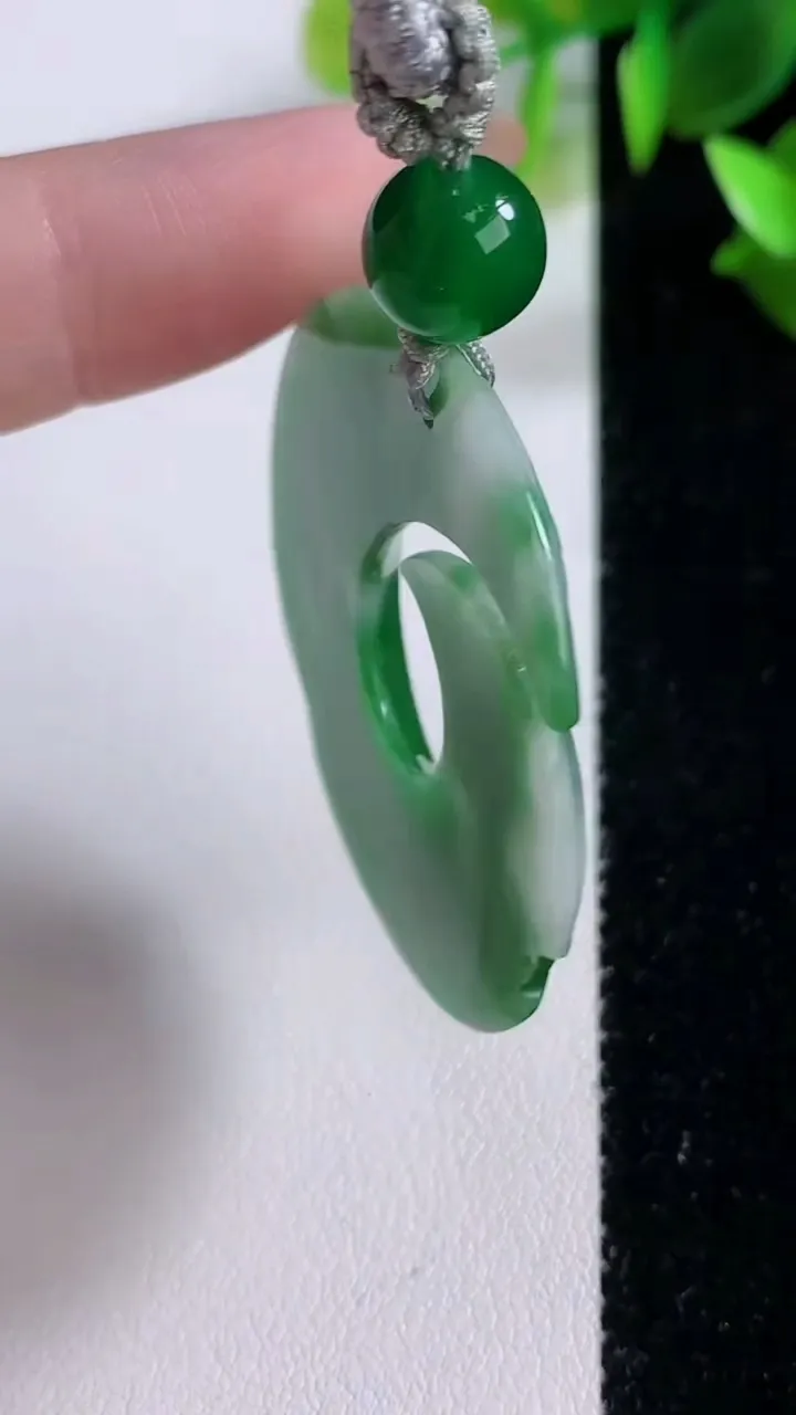 天然A货翡翠时来运转吊坠，尺寸39.6-4，重:9.94g
11月22日