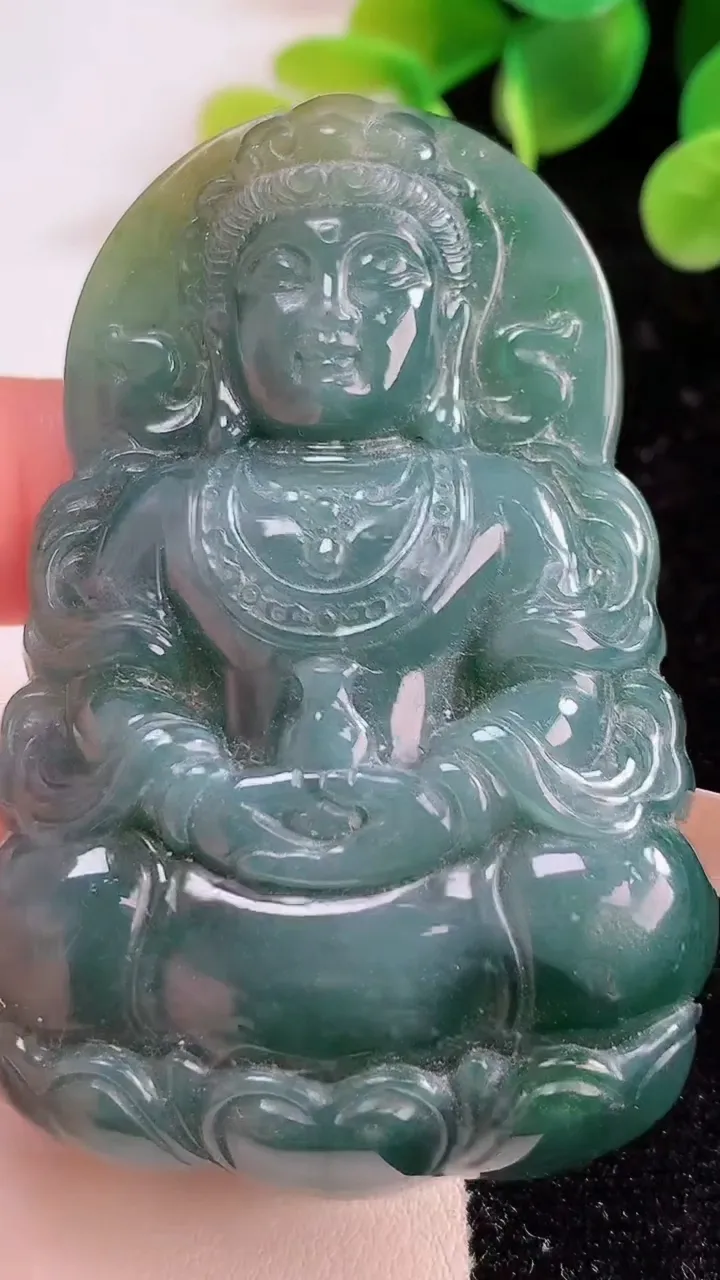 天然A货翡翠蓝水双彩度母观音菩萨吊坠，尺寸66-43-9，重:46.02g
11月22日