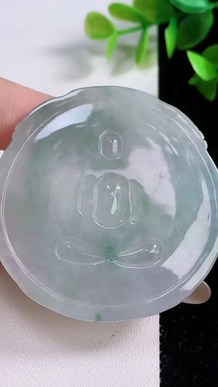 天然A货翡翠大日如来吊坠，尺寸54-53.6-5.7，重:29.09g
11月22日