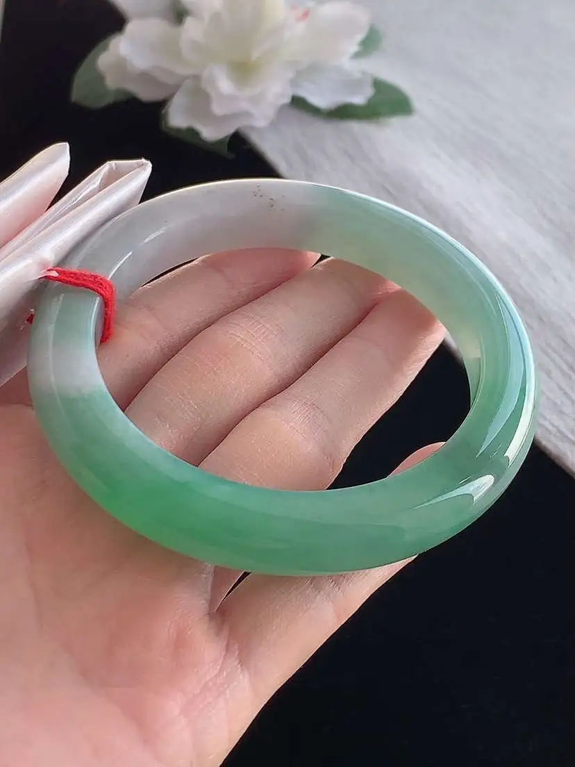 a货翡翠老坑冰种飘绿厚装正装正圈手镯60-61大圈口  尺寸60.8×11×10.8mm 1121