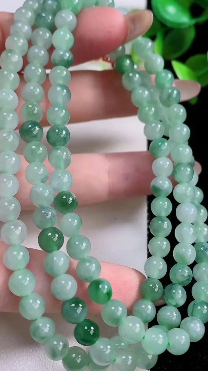 天然A货翡翠圆珠项链，尺寸5.7-118颗，重:40.97g
11月22日