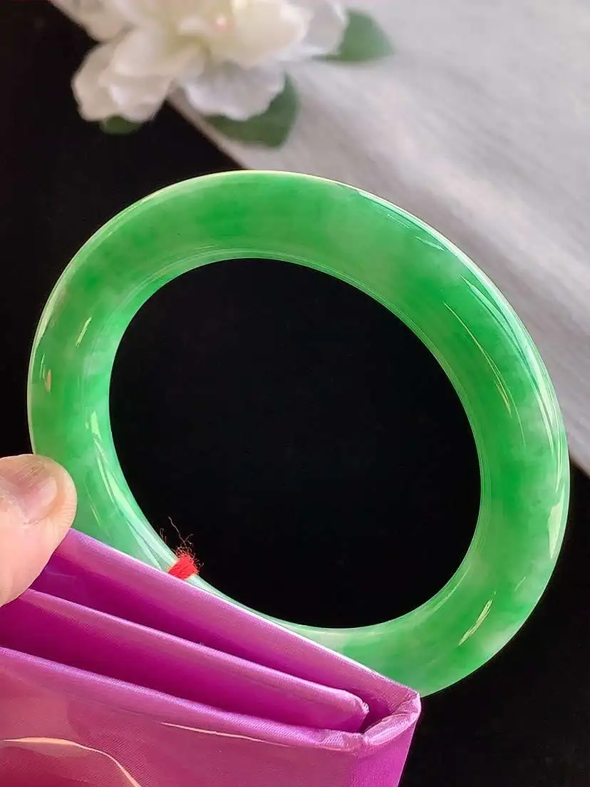 a货翡翠老坑冰种满绿圆条手镯55-56圈口  尺寸55.3×10.8mm 1121