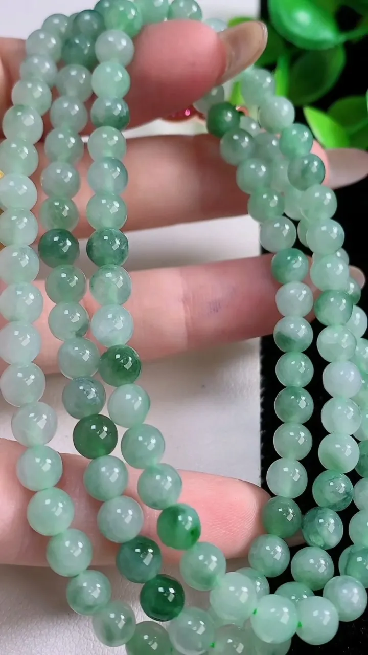 天然A货翡翠圆珠项链，尺寸5.7-118颗，重:40.97g
11月22日