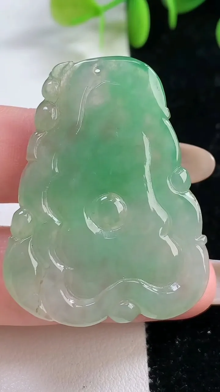 天然A货翡翠和和美美 荷叶吊坠，尺寸41-32-5，重:12.41g
11月22日