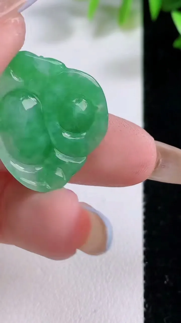 天然A货翡翠佛公吊坠，尺寸25-21-7，重:5.46g
11月22日