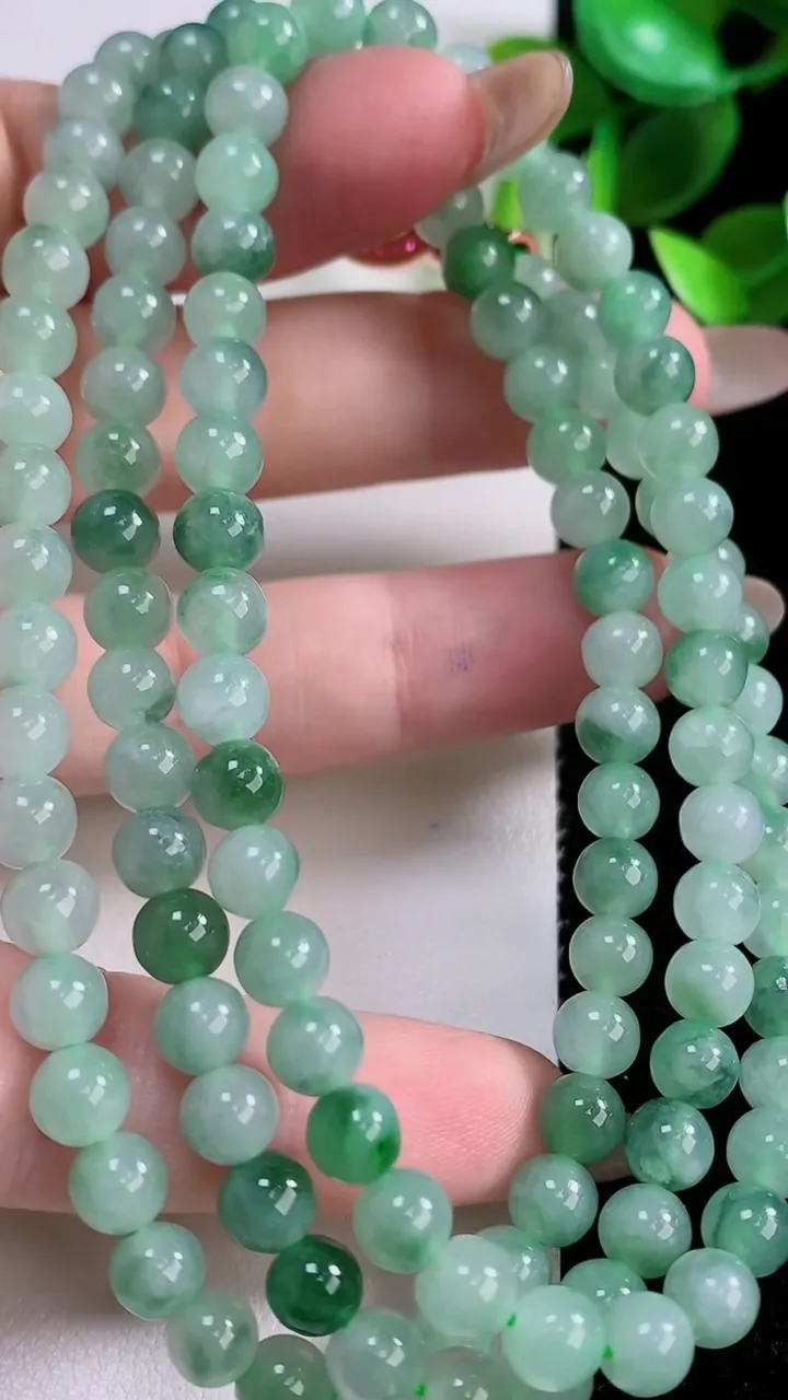 天然A货翡翠圆珠项链，尺寸5.7-118颗，重:40.97g
11月22日