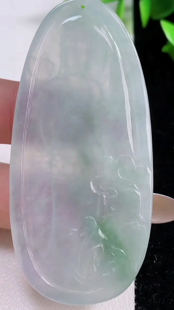 天然A货翡翠虚空藏菩萨吊坠，尺寸69.7-33.2-5，重:25.44g
11月22日