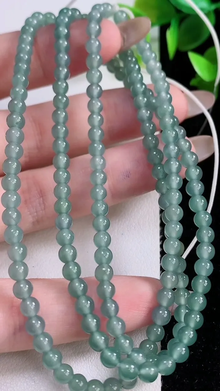 天然A货翡翠小米珠项链，尺寸4-166颗，重:18.58g11月22日
工厂直销收藏佳品,种好水足，色泽均匀，有种有色，上手高大气！