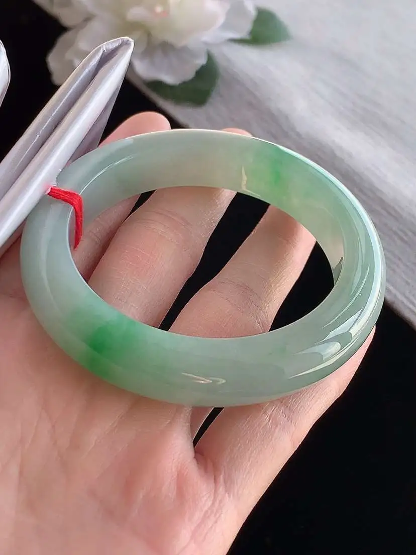 a货翡翠老坑冰种飘绿正装正圈手镯53-54圈口  尺寸53.6×12.2×9.2mm 1121