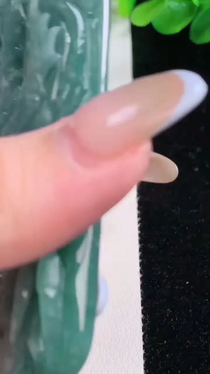 天然A货翡翠龙牌吊坠，尺寸83.5-46.6-10.5，重:80.97g
11月22日