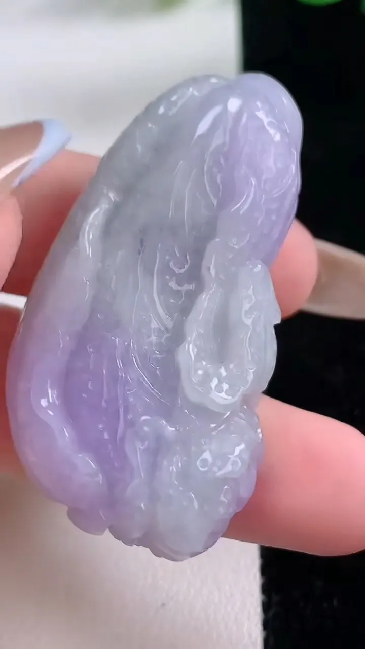 天然A货翡翠紫罗兰白菜吊坠，尺寸46.5-24.5-13.3，重:29.13g
11月22日