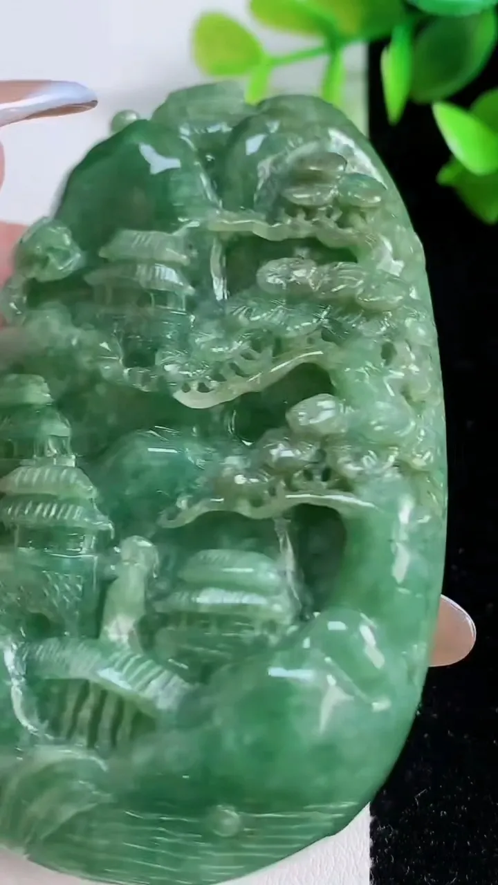 天然A货翡翠山水牌吊坠，尺寸75-46.5-12.8，重:95.58g
11月22日