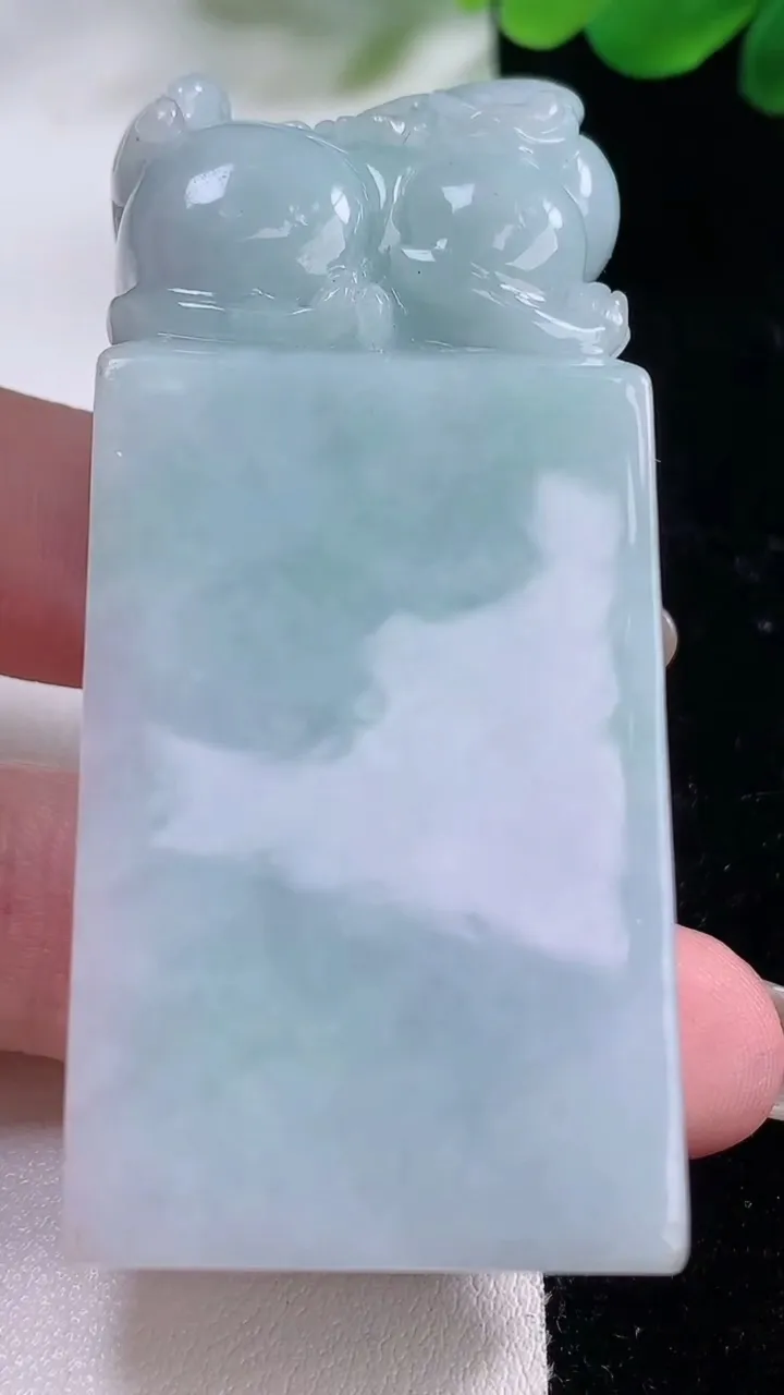 天然A货翡翠貔貅印章，尺寸67.5-28.8-18，重:101.21g
11月22日