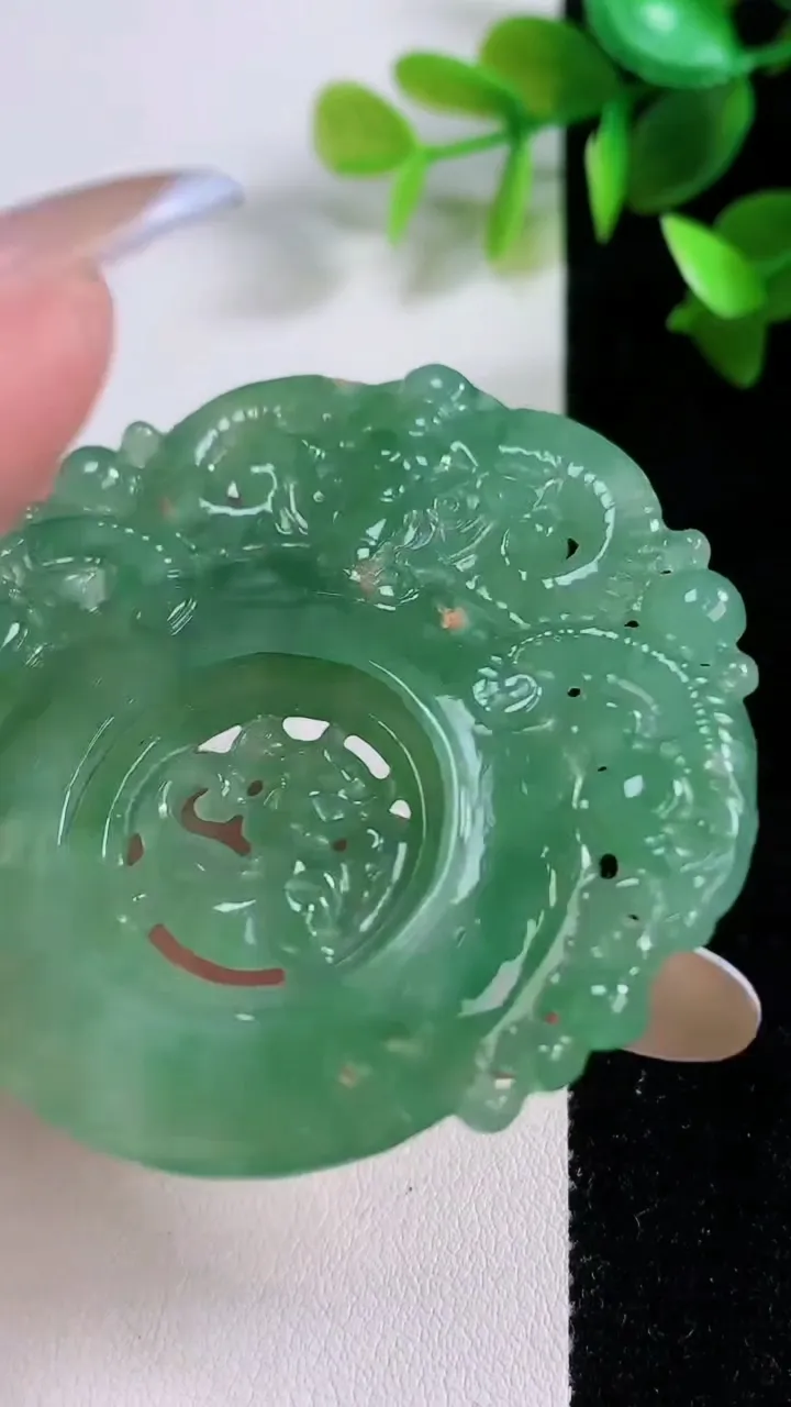 天然A货翡翠三阳开泰吊坠，尺寸54-54-6，重:28.90g
11月22日