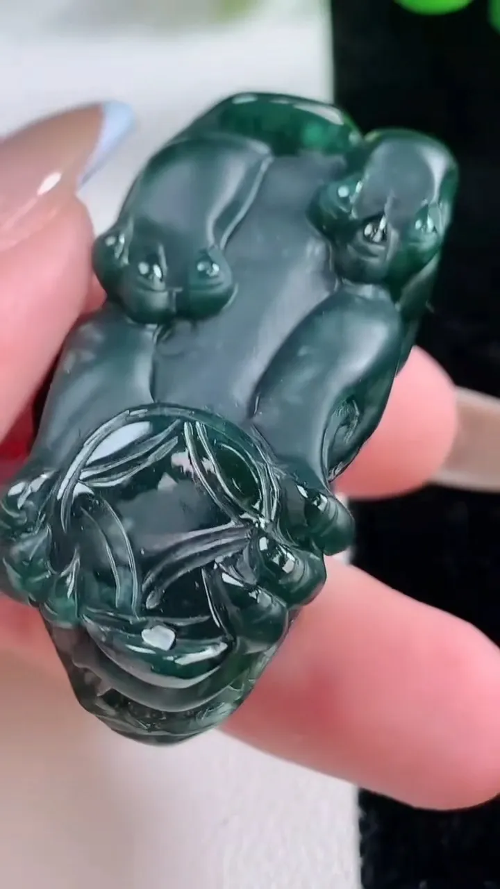 天然A货翡翠貔貅吊坠，尺寸45-23-20，重:47.40g
11月22日