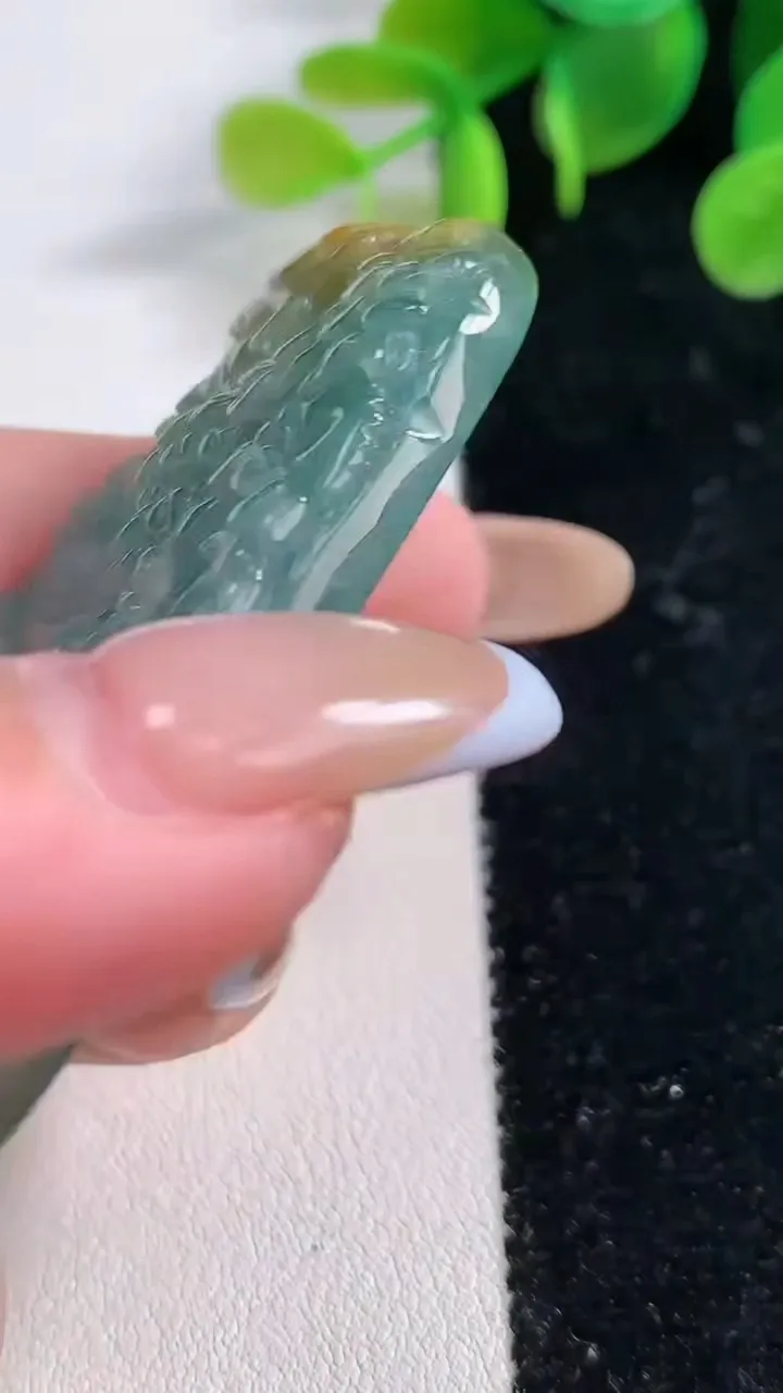 天然A货翡翠双彩蓝水山水寿星公吊坠，尺寸59-36-6.8，重:31.34g
11月22日