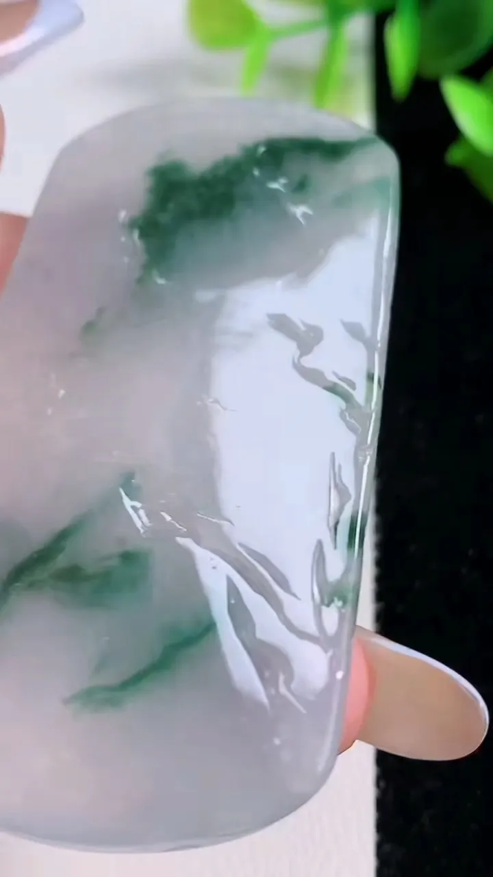 天然A货翡翠牌吊坠，尺寸63-34-6，重:33.85g
11月22日