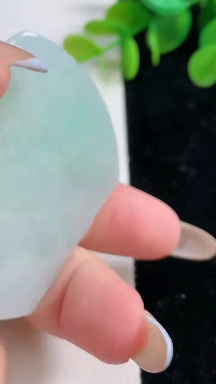 天然A货翡翠千手观音吊坠，尺寸52.3-44.3-5.4，重:23.00g
11月22日