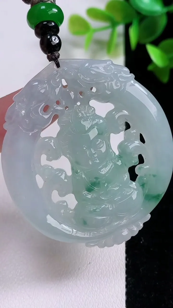 天然A货翡翠观音菩萨吊坠，尺寸52-45.5-6.3，重:23.40g
11月22日