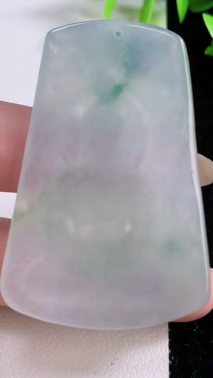 天然A货翡翠大日如来吊坠，尺寸53.6-36.2-6.3，重:23.09g
11月22日