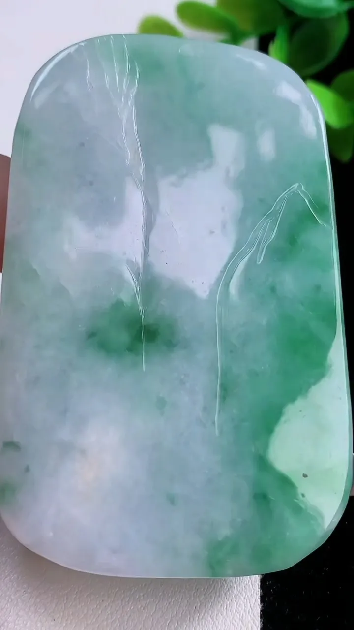 天然A货翡翠山水牌吊坠，尺寸70-45.6-13.5，重:96.33g
11月22日