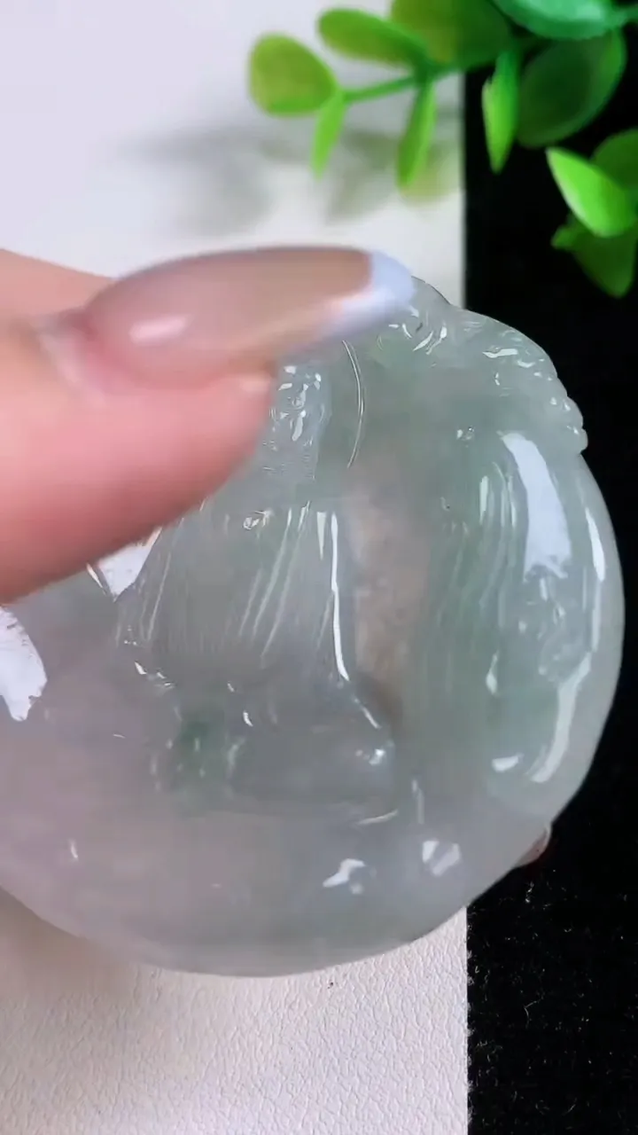 天然A货翡翠大日如来吊坠，尺寸54-53.6-5.7，重:29.09g
11月22日