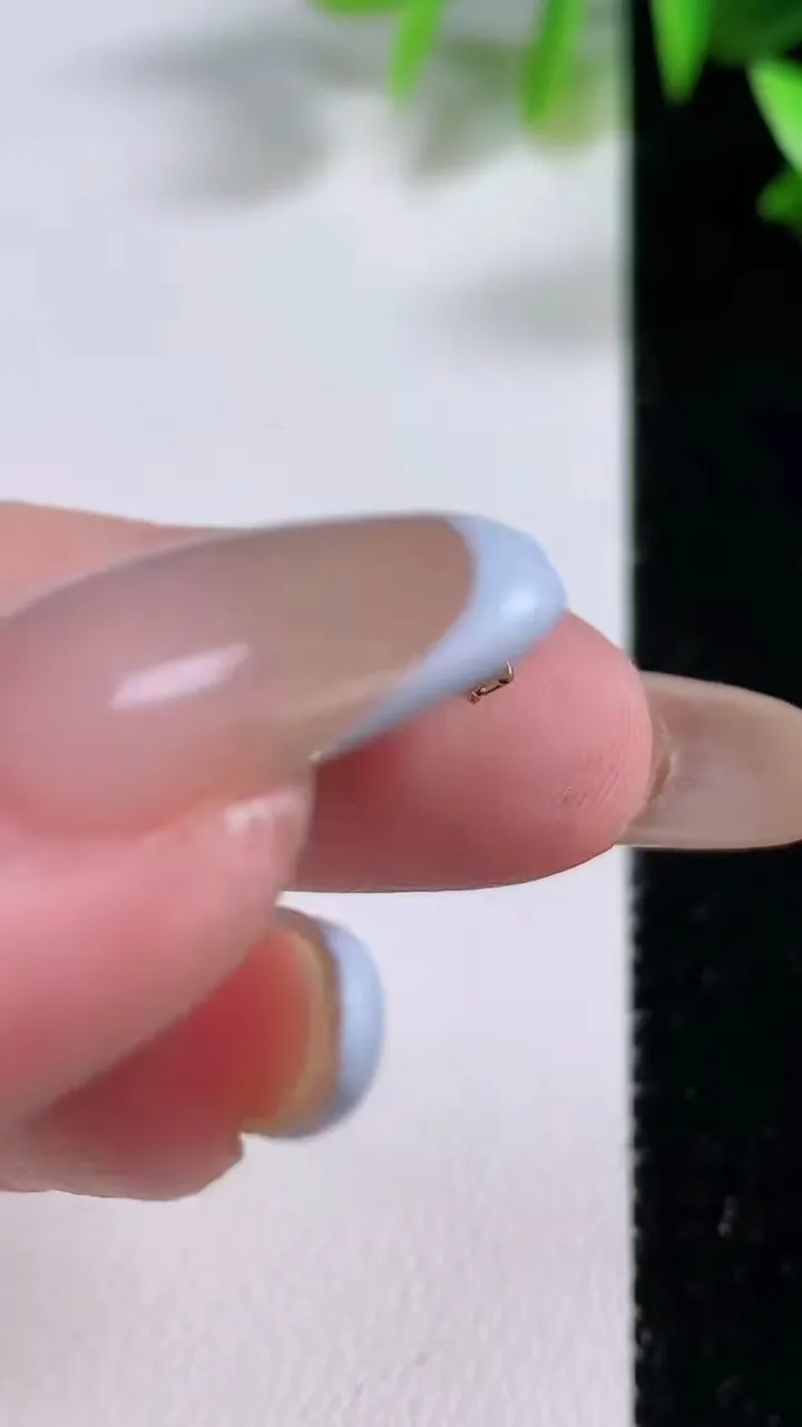 天然A货翡翠无事牌吊坠，尺寸17.5-1.5，重:1.25g
11月22日