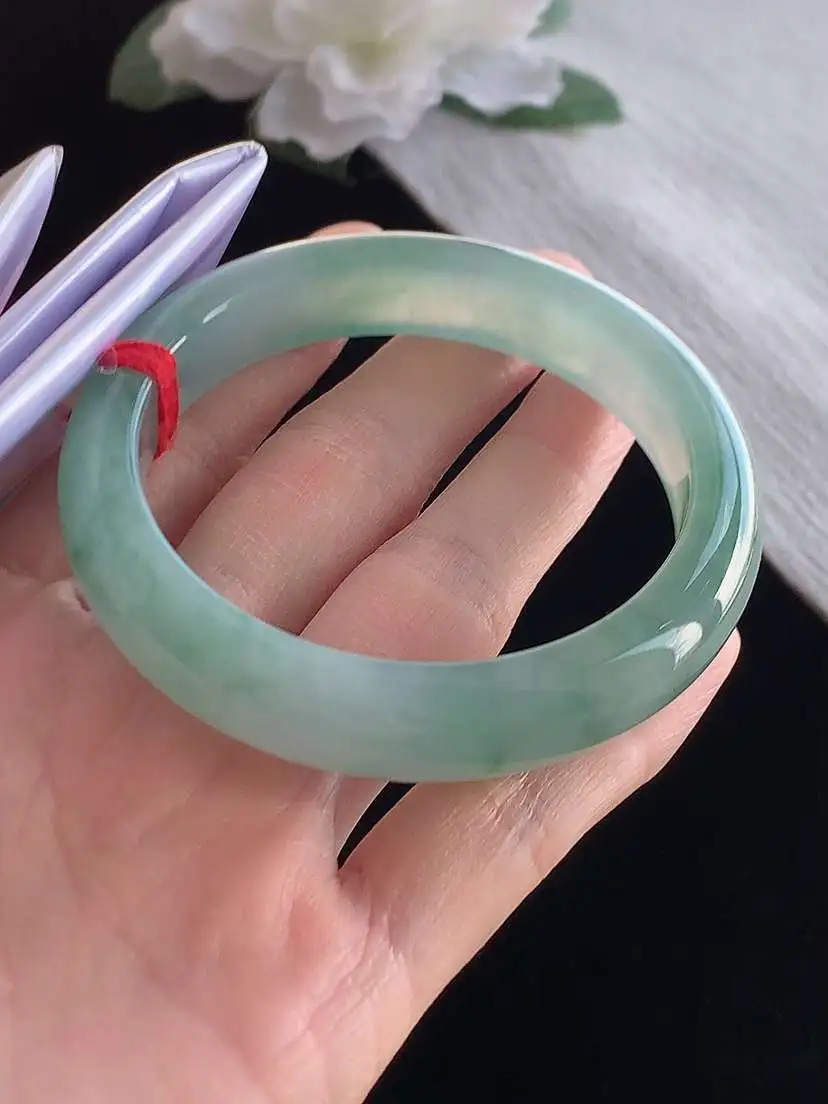 a货翡翠老坑冰种飘花正装正圈手镯55-56圈口  尺寸55×12×8mm 1121