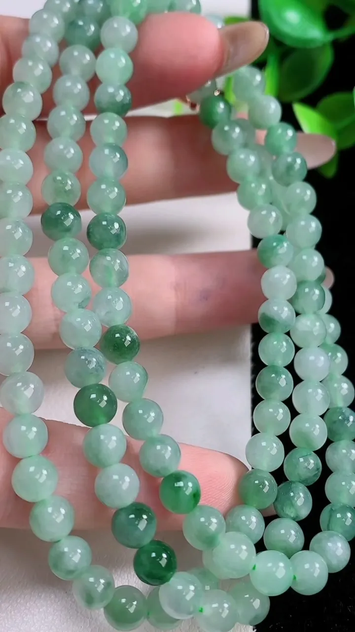 天然A货翡翠圆珠项链，尺寸5.7-118颗，重:40.97g
11月22日