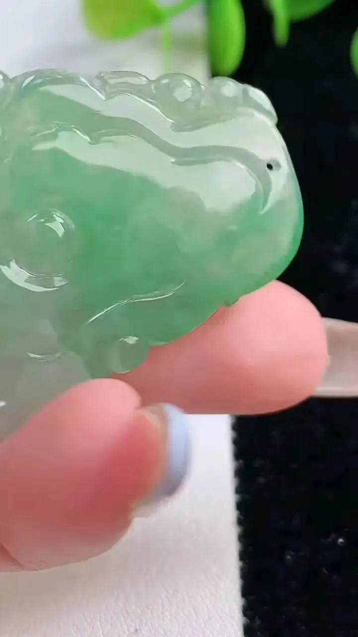 天然A货翡翠和和美美 荷叶吊坠，尺寸41-32-5，重:12.41g
11月22日