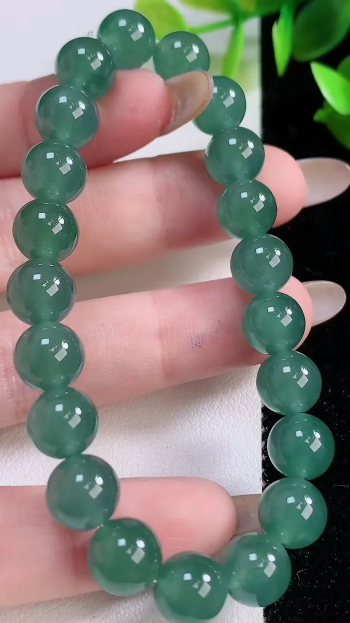 天然A货翡翠圆珠手串，尺寸8.8-21颗，重:24.38g11月22日
工厂直销收藏佳品,种好水足，色泽均匀，有种有色，上手高大气！