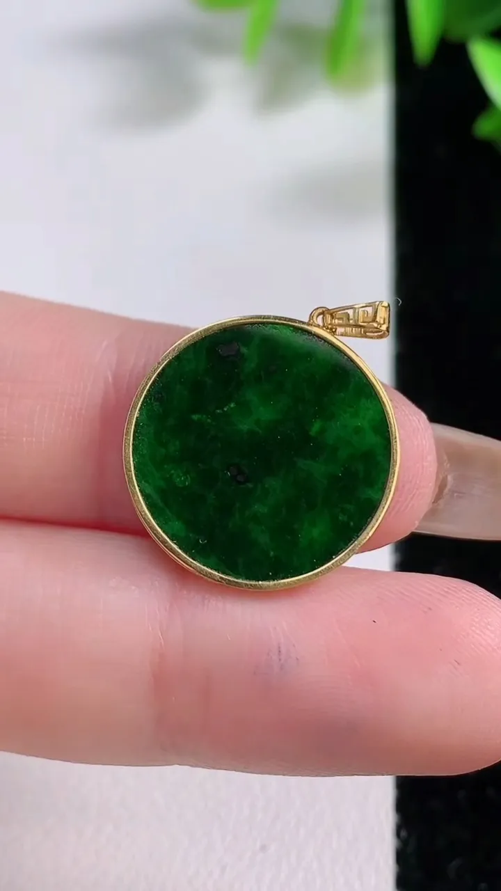 天然A货翡翠无事牌吊坠，尺寸17.5-1.5，重:1.25g
11月22日