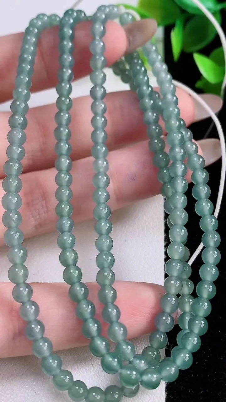 天然A货翡翠小米珠项链，尺寸4-166颗，重:18.58g11月22日
工厂直销收藏佳品,种好水足，色泽均匀，有种有色，上手高大气！