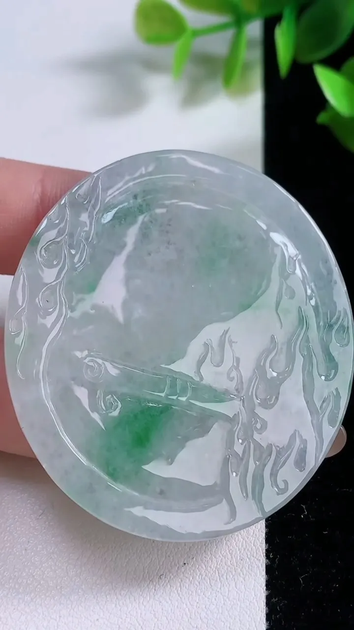 天然A货翡翠龙牌吊坠，尺寸51-46-6，重:27.36g
11月22日