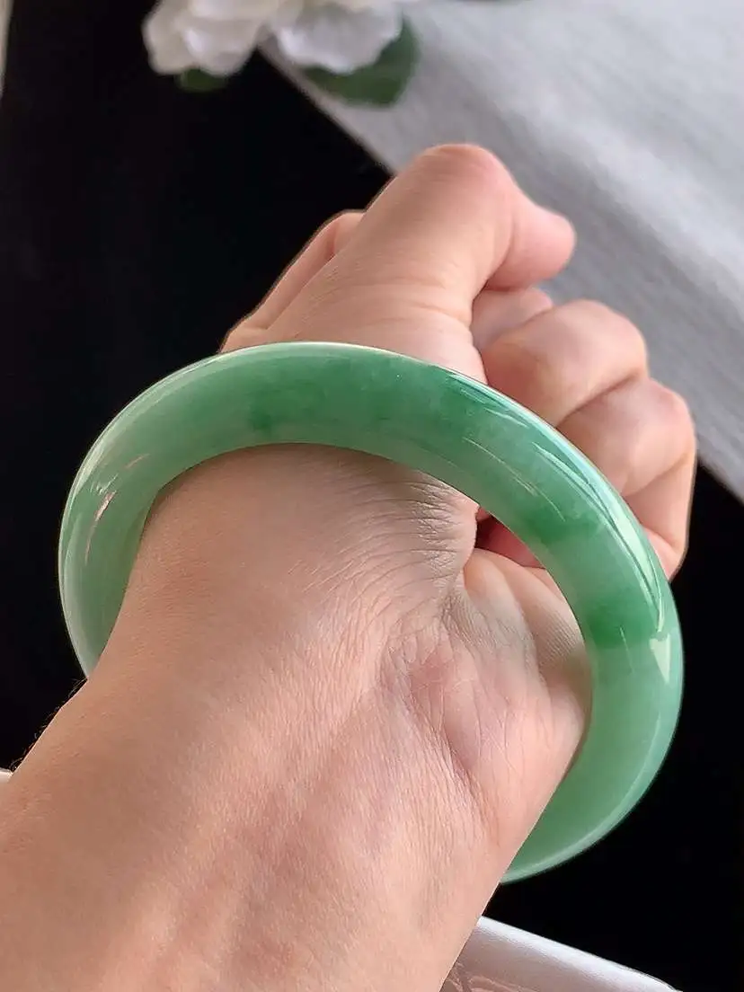 a货翡翠老坑冰种满绿厚装正装正圈手镯60-61大圈口 尺寸60×12.3×9.3mm 1121