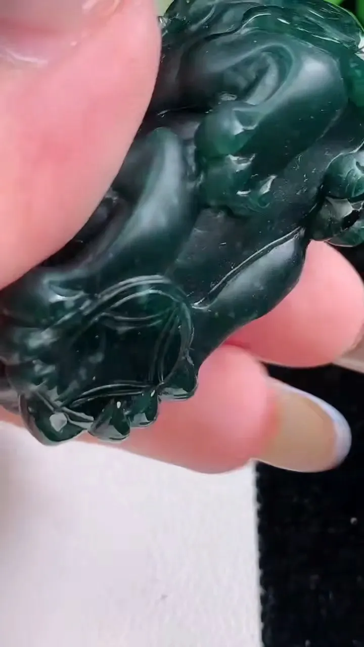 天然A货翡翠貔貅吊坠，尺寸45-23-20，重:47.40g
11月22日