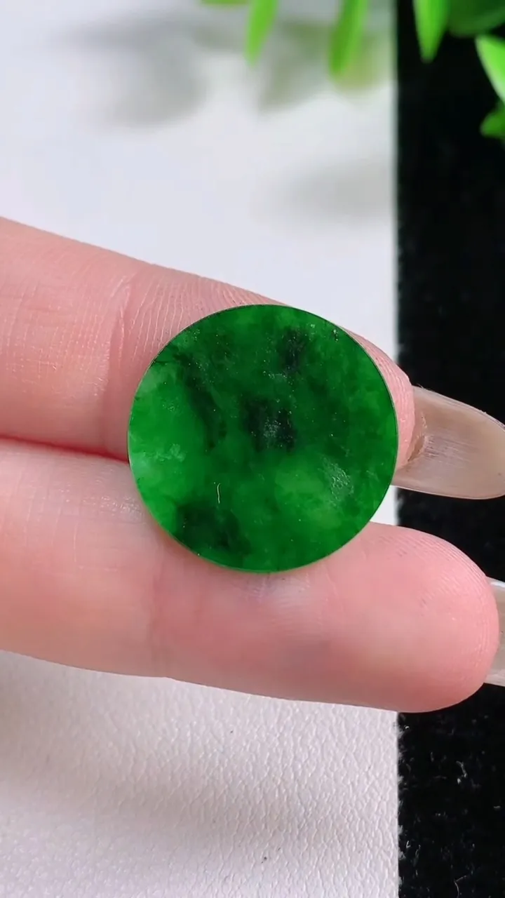 天然A货翡翠无事牌镶嵌件，尺寸19.2-1，重:0.85g
11月22日