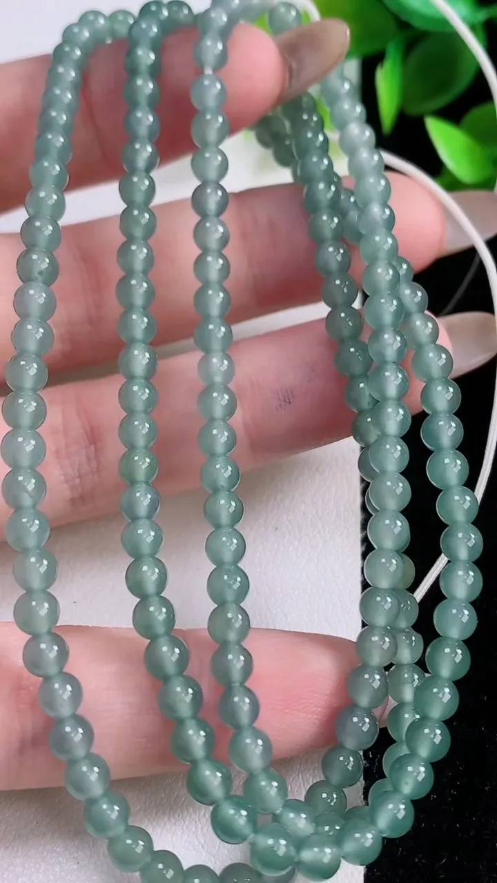 天然A货翡翠小米珠项链，尺寸4-166颗，重:18.58g11月22日
工厂直销收藏佳品,种好水足，色泽均匀，有种有色，上手高大气！
