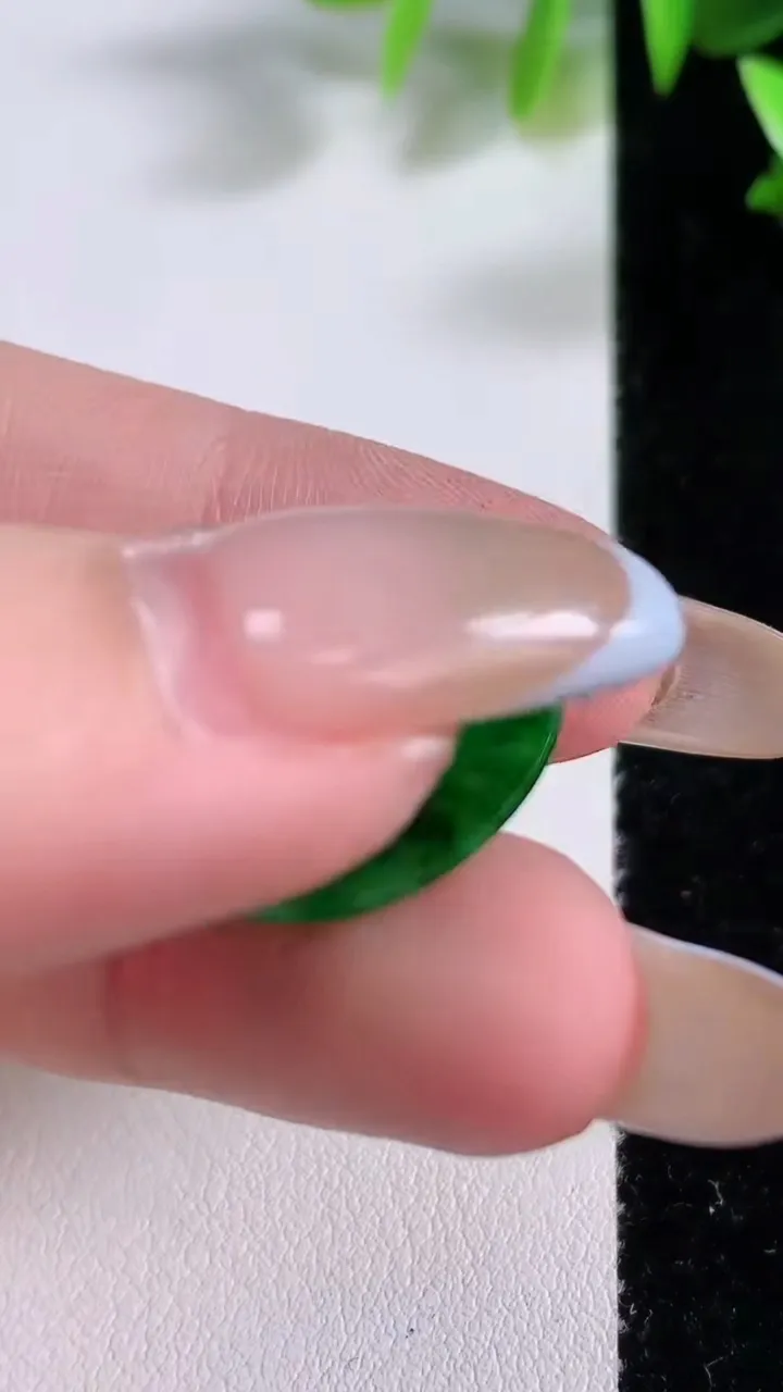 天然A货翡翠无事牌镶嵌件，尺寸19.2-1，重:0.85g
11月22日