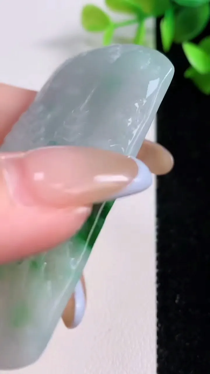 天然A货翡翠山水牌吊坠，尺寸65-43-5.6，重:29.10g
11月22日