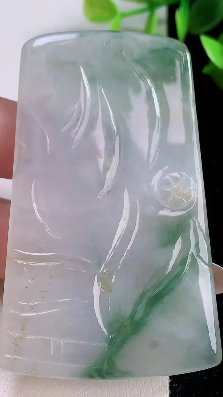 天然A货翡翠大日如来吊坠，尺寸67.5-41.3-5.4，重:36.96g
11月22日