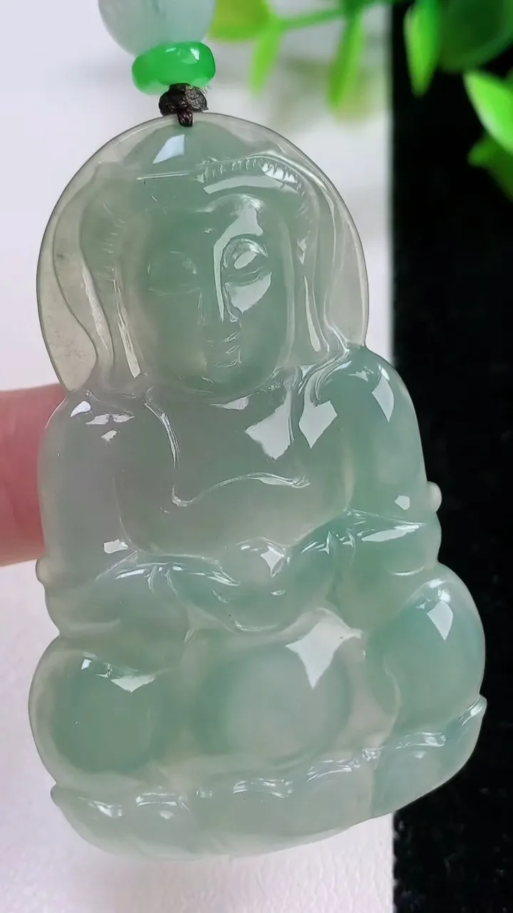 天然A货翡翠观音菩萨吊坠，尺寸55.6-35.2-5，重:15.71g
11月22日
