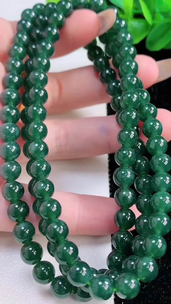 天然A货翡翠圆珠项链，尺寸6.8-108颗，重:57.47g
11月22日