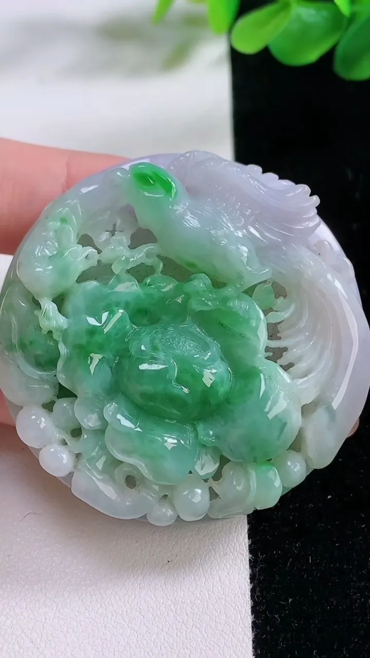 天然A货翡翠凤凰吊坠，尺寸50.5-13，重:54.33g
11月23日